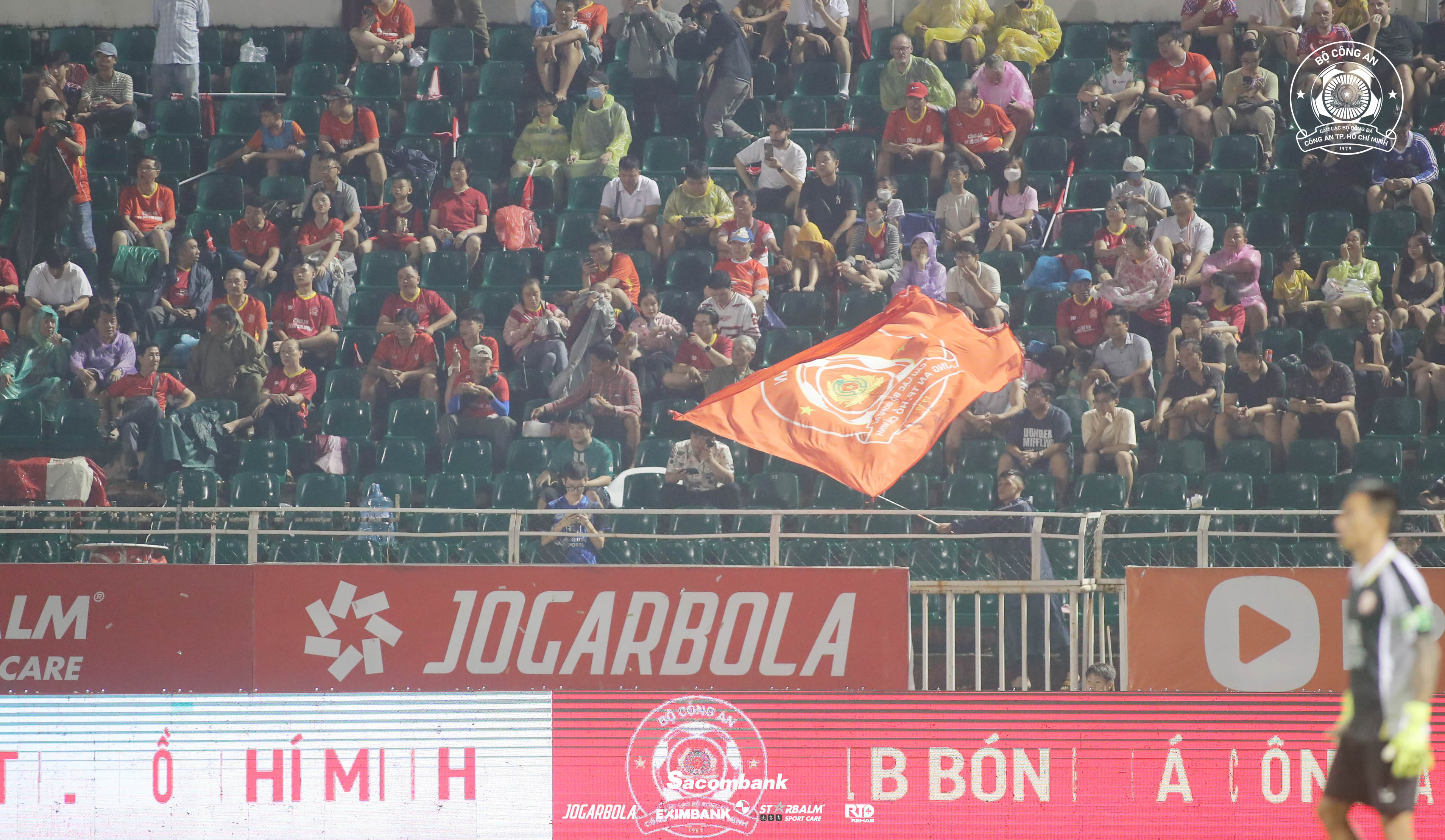 Cảm ơn người hâm mộ luôn đồng hành cùng đội bóng